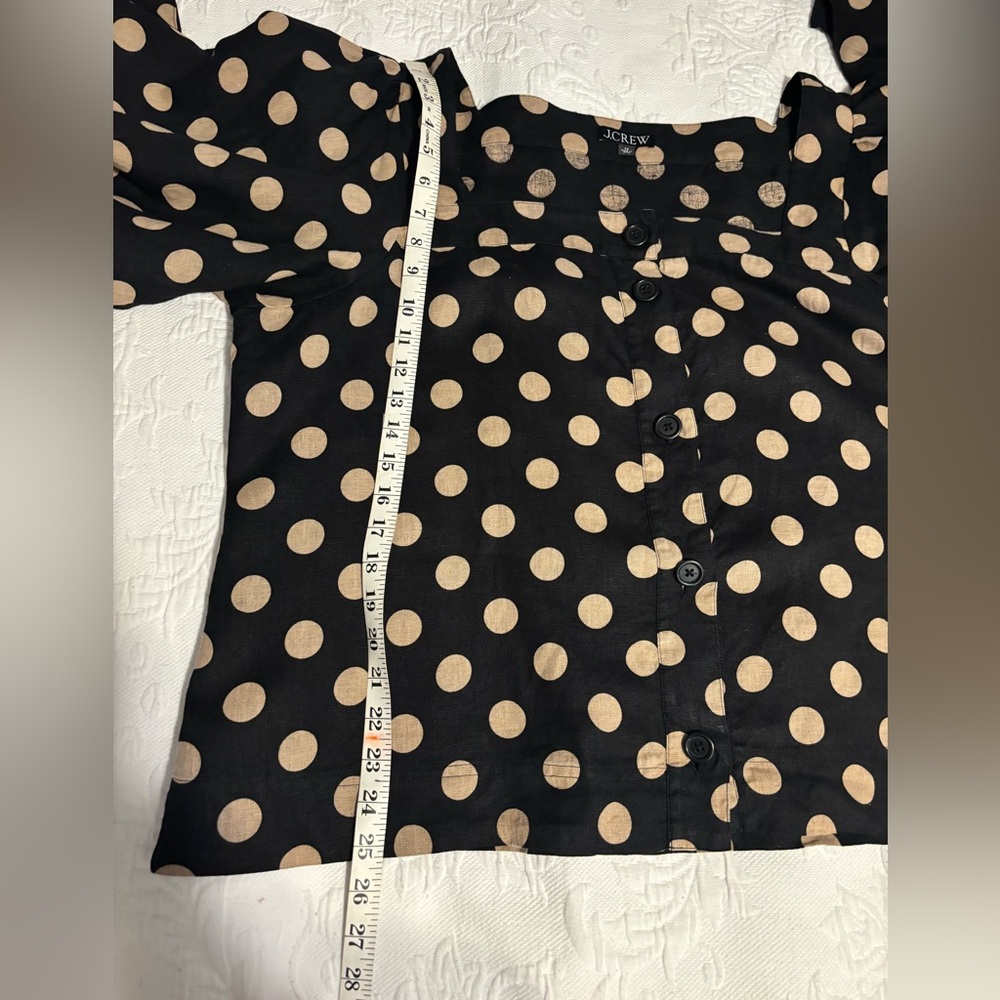 JCrew polka dot blouse made with 100% linen. Square neckline puff sleeves. - Picture 3 of 6